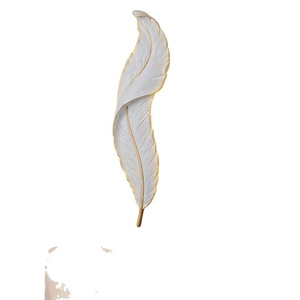 Appliques murales en plumes pour le salon ; modernes, minimalistes et luxueuses ; lampes de chevet créatives pour la chambre à coucher ; luminaires décoratifs - Product Image 6