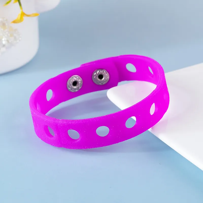Bracelets en caoutchouc de Silicone PVC pour enfants, cadeaux de produits promotionnels de festival d'anniversaire