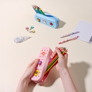 Nouvelle trousse à crayons en silicone pour étudiants avec breloques, sac de maquillage multifonction ou organiseur de fournitures scolaires et de bureau - Product Image 3