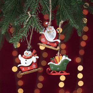 Adorno navideño de resina con forma de trineo de 6.5 cm, pintado a mano, decoración colgante para árbol - Product Image 2