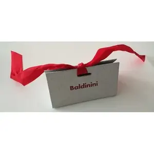 Empaquetado de mercancía en caja triangular - Product Image 1