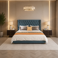 Lit double capitonné de luxe moderne de style italien avec rangement, disponible en tailles King et Queen, par un fabricant spécialisé.