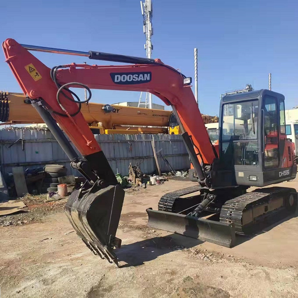 Подержанный строительный станок большой грузоподъемности Dh55 6 тонн Doosan DH55-7 гусеничный экскаватор doosan цена