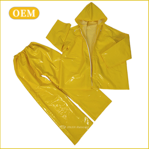 कस्टम सस्ती कीमत सर्वोत्तम गुणवत्ता वाला हेवी ड्यूटी वर्क स्प्लिट वाटरप्रूफ रेन सूट लेडीज़ पीवीसी पॉलिएस्टर रेनकोट चमकदार - Product Image 6