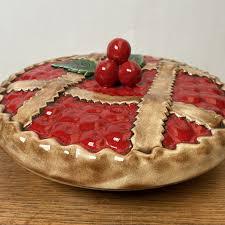 Plat à tarte en céramique rouge avec couvercle - Product Image 4