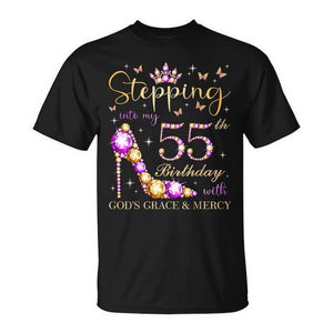 Camiseta con la frase: Entrando a mi 55.º cumpleaños con la gracia y la misericordia de Dios - Product Image 2