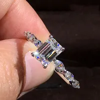 2022 vendita superiore 14K anelli in oro bianco GRA 8*10mm taglio smeraldo Moissanite VVS1 anello di fidanzamento gioielli