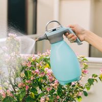 Botol semprot plastik genggam portabel, pompa tekanan taman Mini Manual 2L untuk kabut dan penyiraman ringan