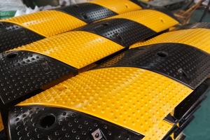 1000MM नई चेक-इन सड़क सुरक्षा टिकाऊ रबर औद्योगिक गति समान - Product Image 5