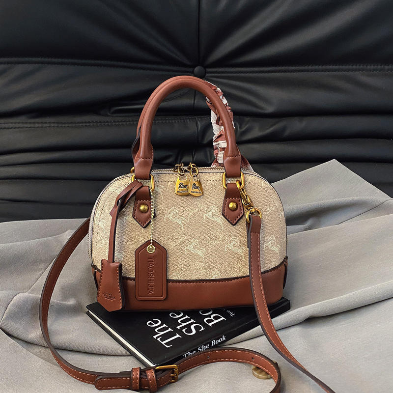 สีกากีอ่อน