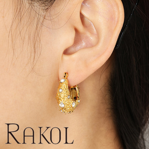 RAKOL EH8368 Nuevos pendientes de mujer geométricos con incrustaciones de circón en forma de U sin decoloración de acero inoxidable - Product Image 3