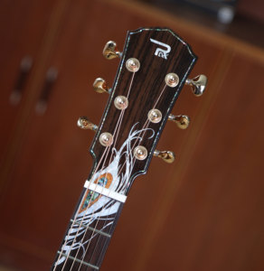 Guitare acoustique professionnelle de haute qualité de 41 pouces, entièrement en bois de koa massif, avec un design d'accoudoir exquis et des incrustations de pierres précieuses. - Product Image 5
