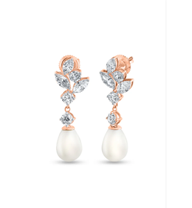 Magnifiques boucles d'oreilles en diamant avec perle d'une beauté chatoyante conçues pour les amateurs de mode et de style de l'Inde - Product Image 1