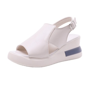 YT sandali Sole spessi con tacco inclinato da donna con tacchi alti e becchi di pesce da donna con scarpe in spugna alzata in morbida pelle - Product Image 1