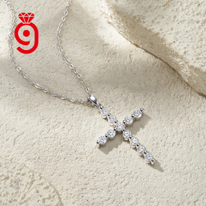 Collana Trendy a <span class=keywords><strong>Croce</strong></span> <span class=keywords><strong>con</strong></span> Moissanite e Pietre Pavé <span class=keywords><strong>in</strong></span> <span class=keywords><strong>Argento</strong></span> S925, Catena Regolabile per Donna, Ideale per Feste ed Eventi - Product Image 4