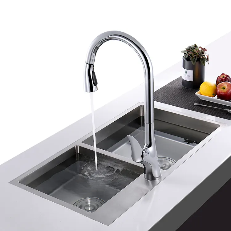 Modern Chrome Plating Single Lever Deck Montado Água Quente e Fria Pull Down Kitchen Sink Mixer