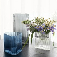 Vase à fleurs décoratif de table pour la maison en gros Vase en verre de couleur bleue verticale en forme de triangle