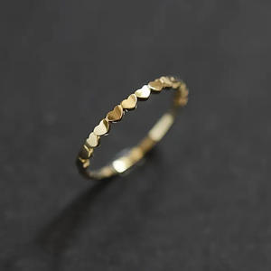 Anillo de banda de eternidad con corazón dorado para compromiso, joyería de moda unisex T0498 - Product Image 1