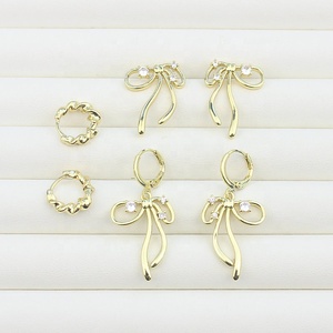CH-LAE0447 Hợp Thời Trang Cung Charms Bông Tai Đồ Trang Sức Bằng Đồng Với Mạ Vàng CZ Mạ Cung Tai Stubs Đơn Giản Hoop Bông Tai Bán Sỉ - Product Image 1