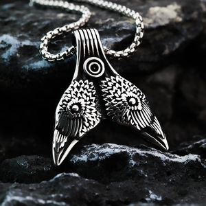 Colgante de cuervo de acero inoxidable estilo vikingo de doble cara, diseño retro nórdico, amuleto de animal para regalo o a juego con ropa. - Product Image 1