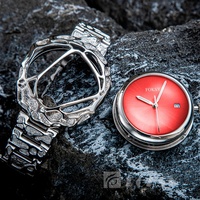 Montre gothique à quartz personnalisée pour hommes avec cadran en acier inoxydable en forme de griffe unique