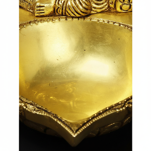 Lampe à huile en laiton de 5 pouces faite à la main avec le dieu hindou Kubera fabriqué en Inde - Product Image 1