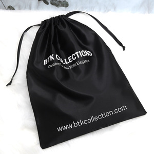 Bolsa de satén negra al por mayor OEM con logotipo personalizado, para ropa, cabello, pelucas, embalaje, bolsa de seda antipolvo - Product Image 1