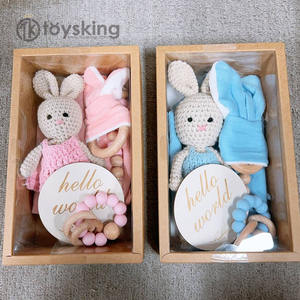 Juguete de madera Montessori dentición <span class=keywords><strong>Amigurumi</strong></span> ganchillo bebé sonajero muñeca <span class=keywords><strong>mordedor</strong></span> comer regalo conjunto para niña niño ducha fiesta ETSY hecho a mano - Product Image 1