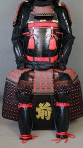 Armadura de Samurái de Tamaño Real, Disfraz de Guerrero Negro y Rojo con Kabuto para Accesorios de Cine - Product Image 4