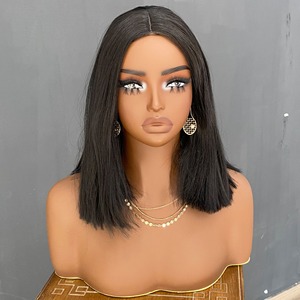 Cabeza de maniquí femenino al por mayor con hombros y maquillaje - Product Image 2