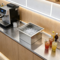 Distributeur de boissons artisanal intégré à un seul bac en acier inoxydable 304 avec compartiment congélateur, design moderne, finition brossée/polie, deux options