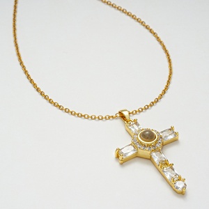 <span class=keywords><strong>Collana</strong></span> di <span class=keywords><strong>proiezione</strong></span> a croce personalizzata <span class=keywords><strong>con</strong></span> foto nascosta oro placcato gioielli religiosi regalo per uomini e donne ciondolo commemorativo - Product Image 4