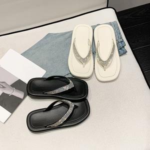 Sandalias de Mujer Modernas para Verano, Estilo Informal, Versátiles, de Suela Blanda, Planas, de Alta Gama, con Pedrería - Product Image 1