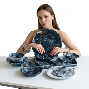 Ensemble de plats de service en résine faits à la main, ronds, motif marbré bleu, écologiques, compatibles lave-vaisselle, en stock pour les fêtes et l'usage domestique - Product Image 1
