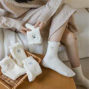 <span class=keywords><strong>Calzini</strong></span> Invernali da Donna 2025, Bianchi, Soffici, Spessi, Termici, con Fiocco Decorativo - Product Image 3