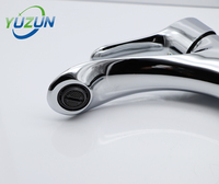Petit robinet de lavabo à eau froide à poignée unique en alliage de zinc pour la salle de bain et la cuisine.