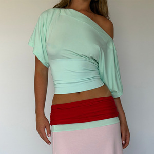 Top corto de un solo hombro para mujer, top ajustado de poliéster de color liso con volantes para deportes y turismo - Product Image 3