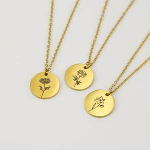 Collier pendentif personnalisé en acier inoxydable plaqué or 18 carats avec fleur de naissance, tendance, gravé sur mesure, cadeau d'anniversaire pour femme - Product Image 2