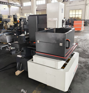 Configuración de Lujo, Alta Precisión, Alta Capacidad, Servo CNC, Motor PLC de Velocidad Media, Electroerosión por Hilo HC530, 5 Ejes, DK7735 - Product Image 3