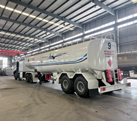 Camion de ravitaillement en carburant pour avions de 45 m³, semi-remorque de ravitaillement aérien avec plateforme de levage hydraulique