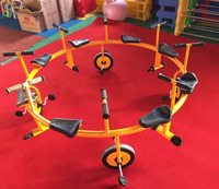Tricycle manège multi-places jaune, véhicule interactif pour enfants avec cadre en acier robuste, idéal pour les aires de jeux et les maternelles