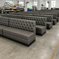 Ensemble de mobilier de restaurant OEM/ODM Ron Group : banquette en cuir capitonné, table carrée en bois massif, chaise à dossier croisé
