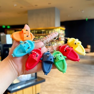 Llavero de animal de dibujos animados lindo, <span class=keywords><strong>mini</strong></span> colgante 3D con forma de sandalia deslizante de pato y ballena, llavero kawaii para bolso y mochila - Product Image 1