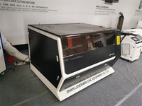 Machine de gravure laser CO2 polyvalente 100 W LM-9060-F pour la fabrication de cartes bicolores