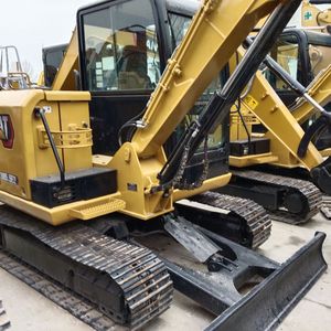 Mini-excavatrice Caterpillar 305.5 d'occasion, 5,5 tonnes, composants principaux - Moteur, pompe, moteur électrique, modèle 2020, puissance 34,1 kW, 0-2000 heures de fonctionnement - Product Image 1