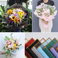 Sampel Gratis Kertas Seni Kemasan Florist Plastik Tahan Air Pembungkus Bunga Tepi Emas Buket 65 Mikro Warna Kustom