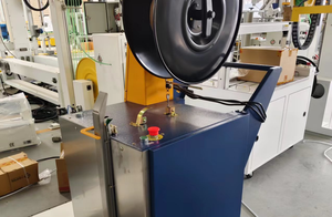Halbautomatische Seitenversiegelungs-Kartonbox-Paletten-Umreifungsmaschine für geringe Mengen - Product Image 2