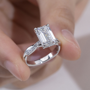 Bague de fiançailles Messi Jewelry MSR-2096 en or 18 carats avec diamant de laboratoire taille émeraude - Product Image 2