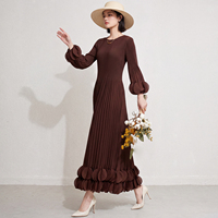 Vente directe en gros de la source : Robe plissée élégante pour femme avec ceintures, ourlet à appliques, coupe trapèze, pour l'automne et les vacances