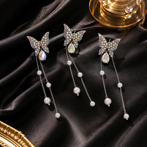 Pendientes de Moda Coloridos y Morados con Diamantes, Mariposas y Borlas Largas de Perlas - Product Image 2
